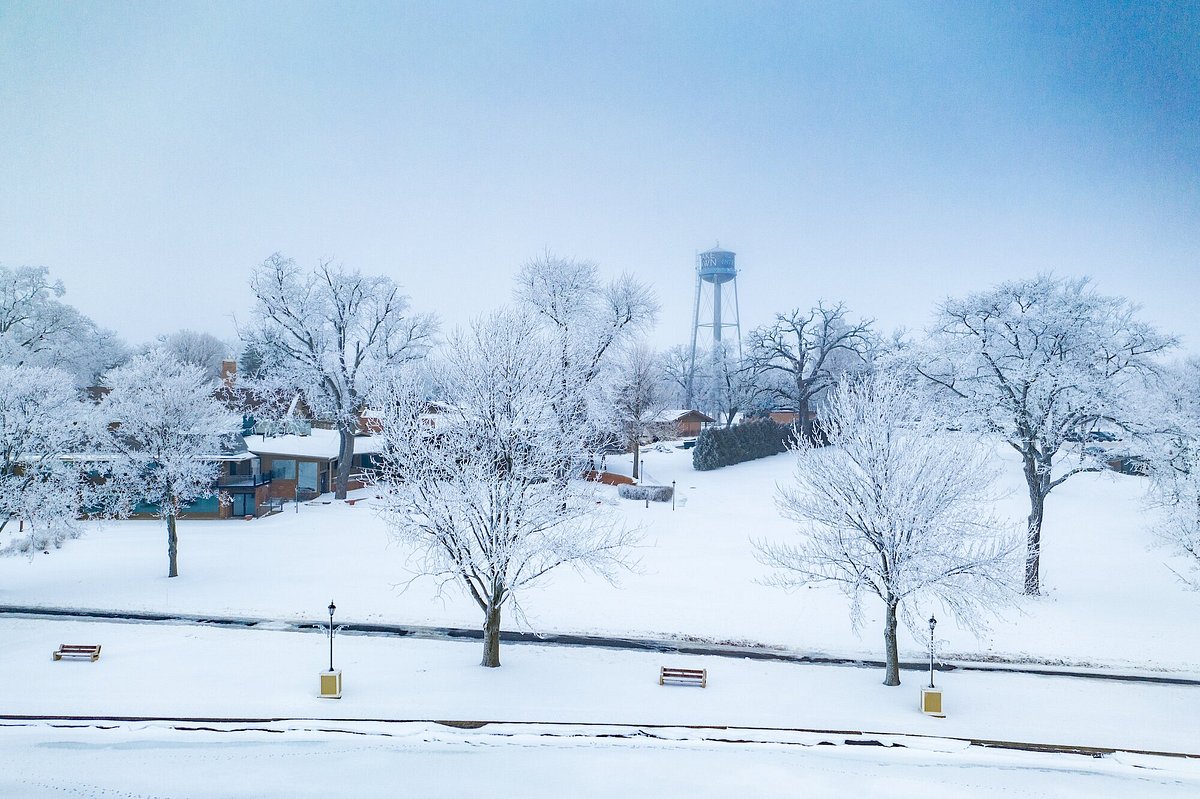 winter-view-of-lake-lawn